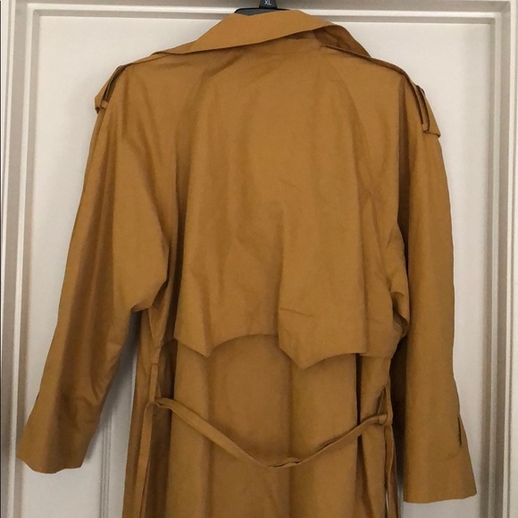 Neiman Marcus Exclusive Vintage Trench Coat - Picture 4 of 6
